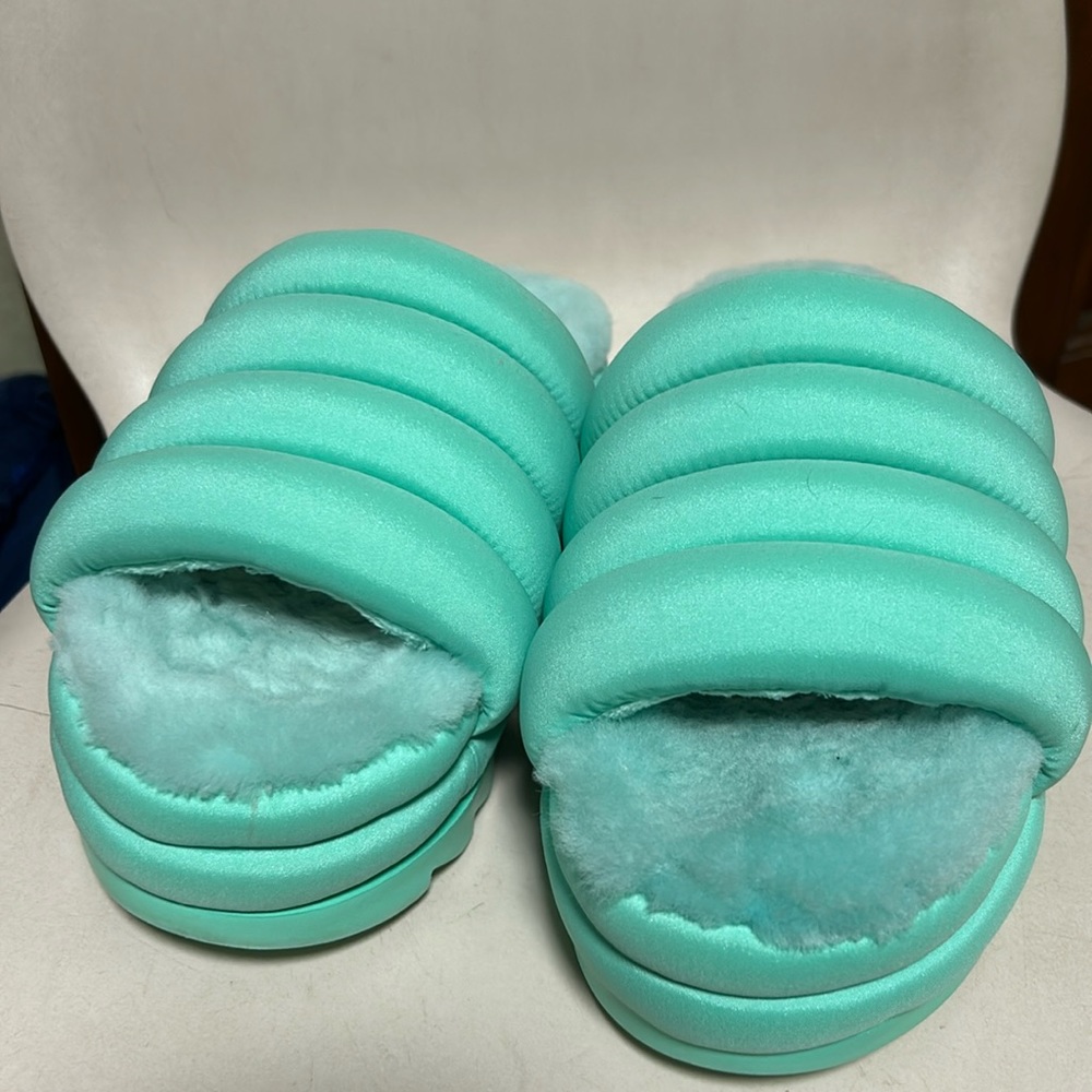 Ugg light green slide slipper size 9